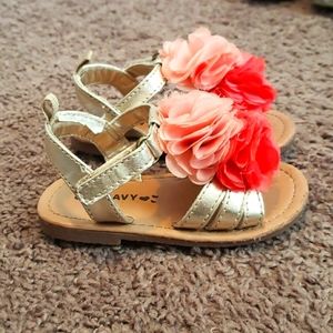 2/$15 Baby girl's Old Navy flower sandals size 5